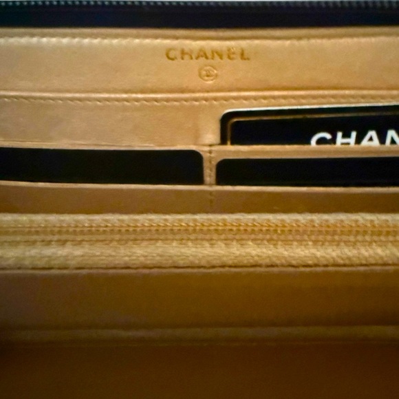 Chanel Logo CC Classic Long Leather Zip Wallet Authentication card, Box & chain. - Picture 11 of 17